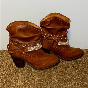 Boots size 7